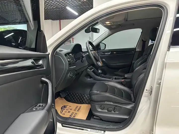 2019 Skoda Superb 2.0T 220HP L4 7DCT,autocango,china used car exporter,china ev exporter,chinese used car exporter,chinese used ev exporter