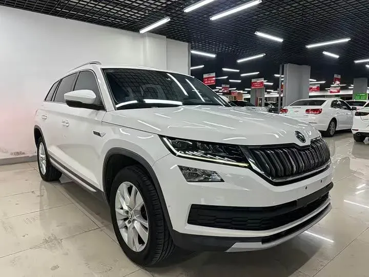 2019 Skoda Superb 2.0T 220HP L4 7DCT,autocango,china used car exporter,china ev exporter,chinese used car exporter,chinese used ev exporter