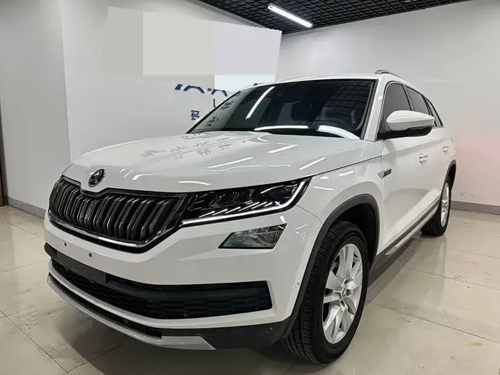 2019 Skoda Superb 2.0T 220HP L4 7DCT,autocango,china used car exporter,china ev exporter,chinese used car exporter,chinese used ev exporter