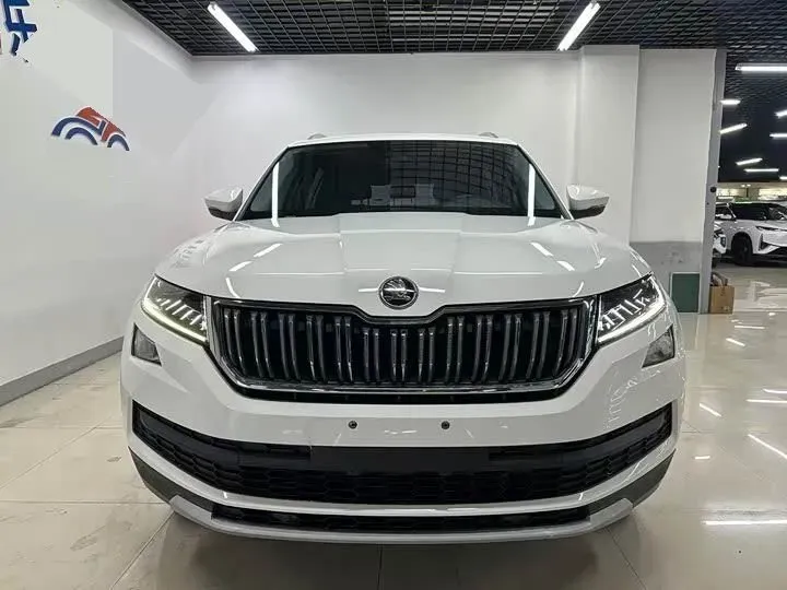2019 Skoda Superb 2.0T 220HP L4 7DCT,autocango,china used car exporter,china ev exporter,chinese used car exporter,chinese used ev exporter