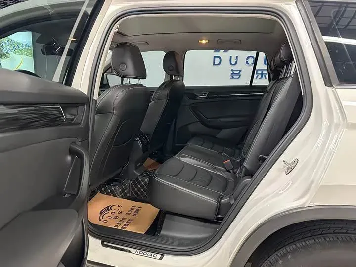 2019 Skoda Superb 2.0T 220HP L4 7DCT,autocango,china used car exporter,china ev exporter,chinese used car exporter,chinese used ev exporter