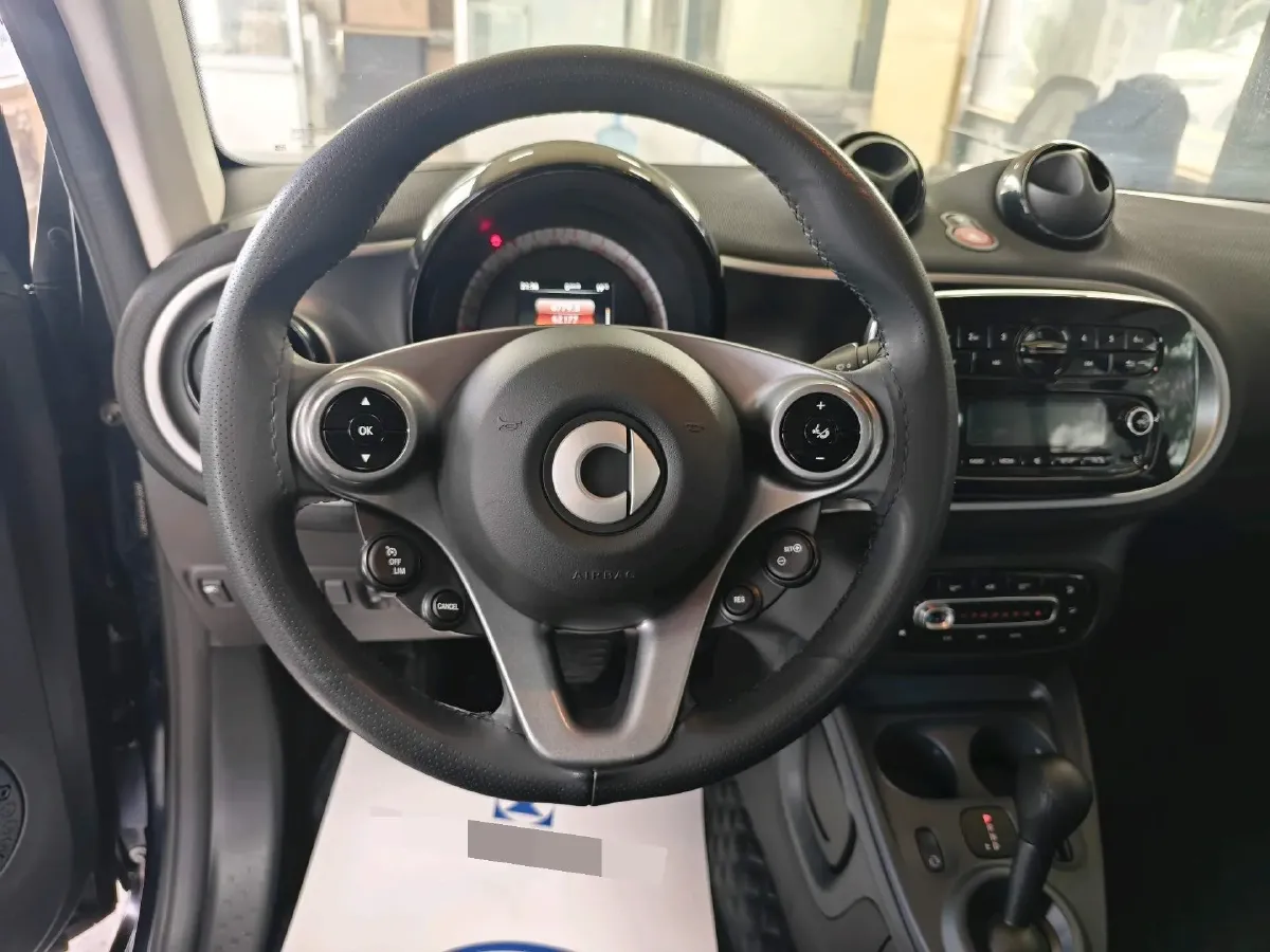 2017 Smart smart fortwo 0.9T 90HP L3 6DCT,autocango,china used car exporter,china ev exporter,chinese used car exporter,chinese used ev exporter