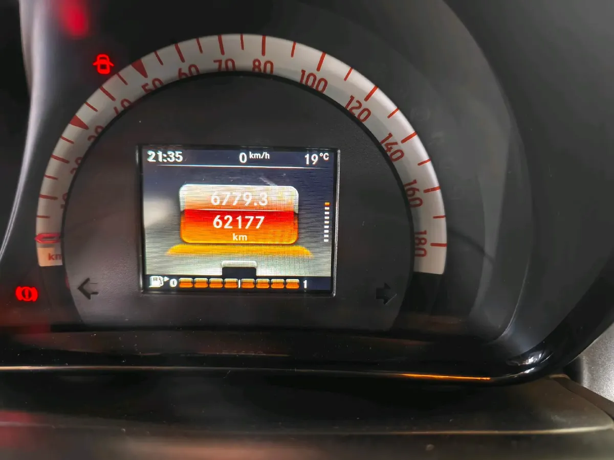 2017 Smart smart fortwo 0.9T 90HP L3 6DCT,autocango,china used car exporter,china ev exporter,chinese used car exporter,chinese used ev exporter