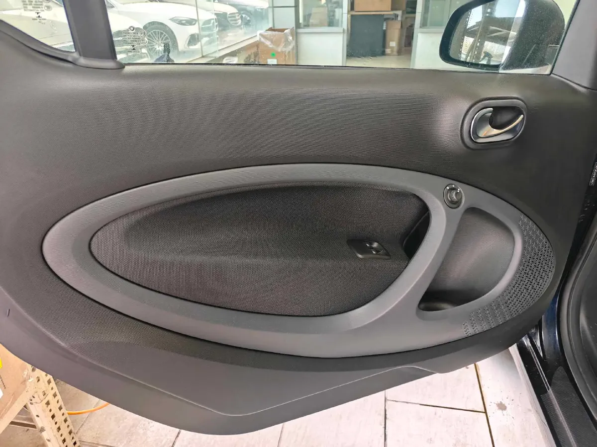 2017 Smart smart fortwo 0.9T 90HP L3 6DCT,autocango,china used car exporter,china ev exporter,chinese used car exporter,chinese used ev exporter