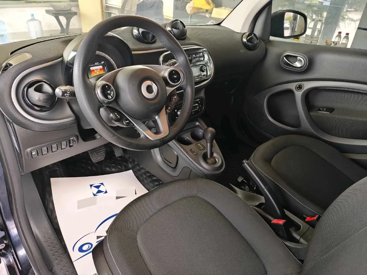 2017 Smart smart fortwo 0.9T 90HP L3 6DCT,autocango,china used car exporter,china ev exporter,chinese used car exporter,chinese used ev exporter