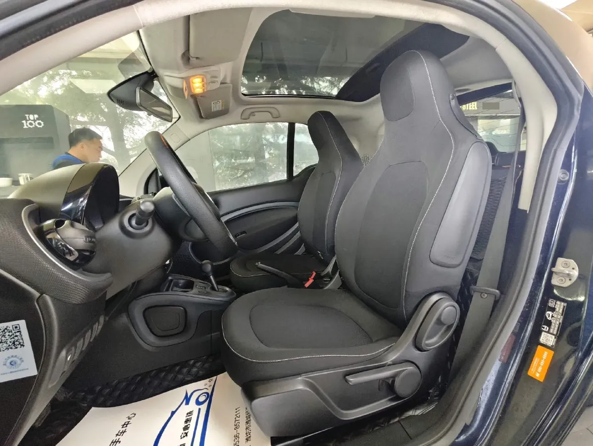 2017 Smart smart fortwo 0.9T 90HP L3 6DCT,autocango,china used car exporter,china ev exporter,chinese used car exporter,chinese used ev exporter