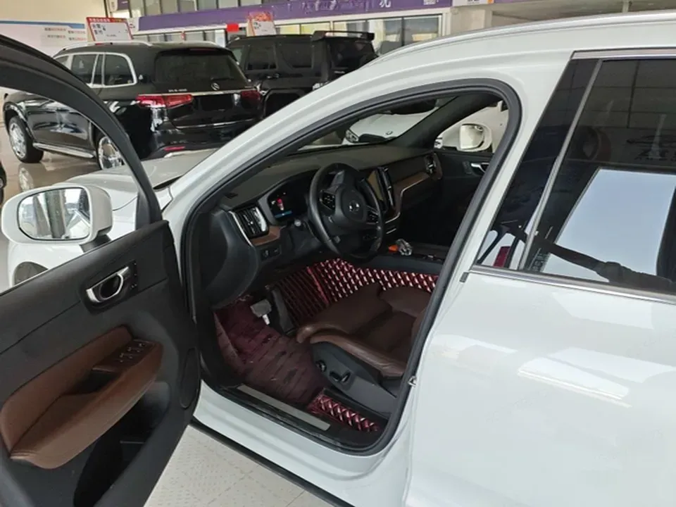 2022 Volvo XC60 2.0T 250HP L4 8AT,autocango,china used car exporter,china ev exporter,chinese used car exporter,chinese used ev exporter