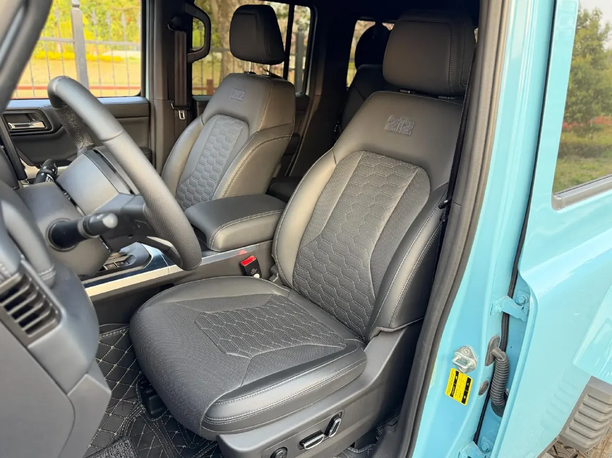 2025 212 212 T01 2.0T 252HP L4 8AT,autocango,china used car exporter,china ev exporter,chinese used car exporter,chinese used ev exporter