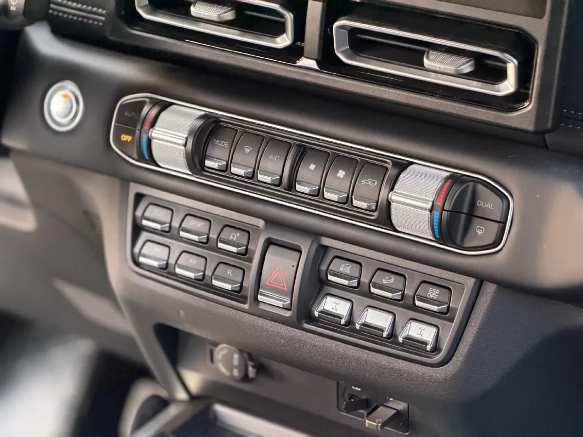 2025 212 212 T01 2.0T 252HP L4 8AT,autocango,china used car exporter,china ev exporter,chinese used car exporter,chinese used ev exporter