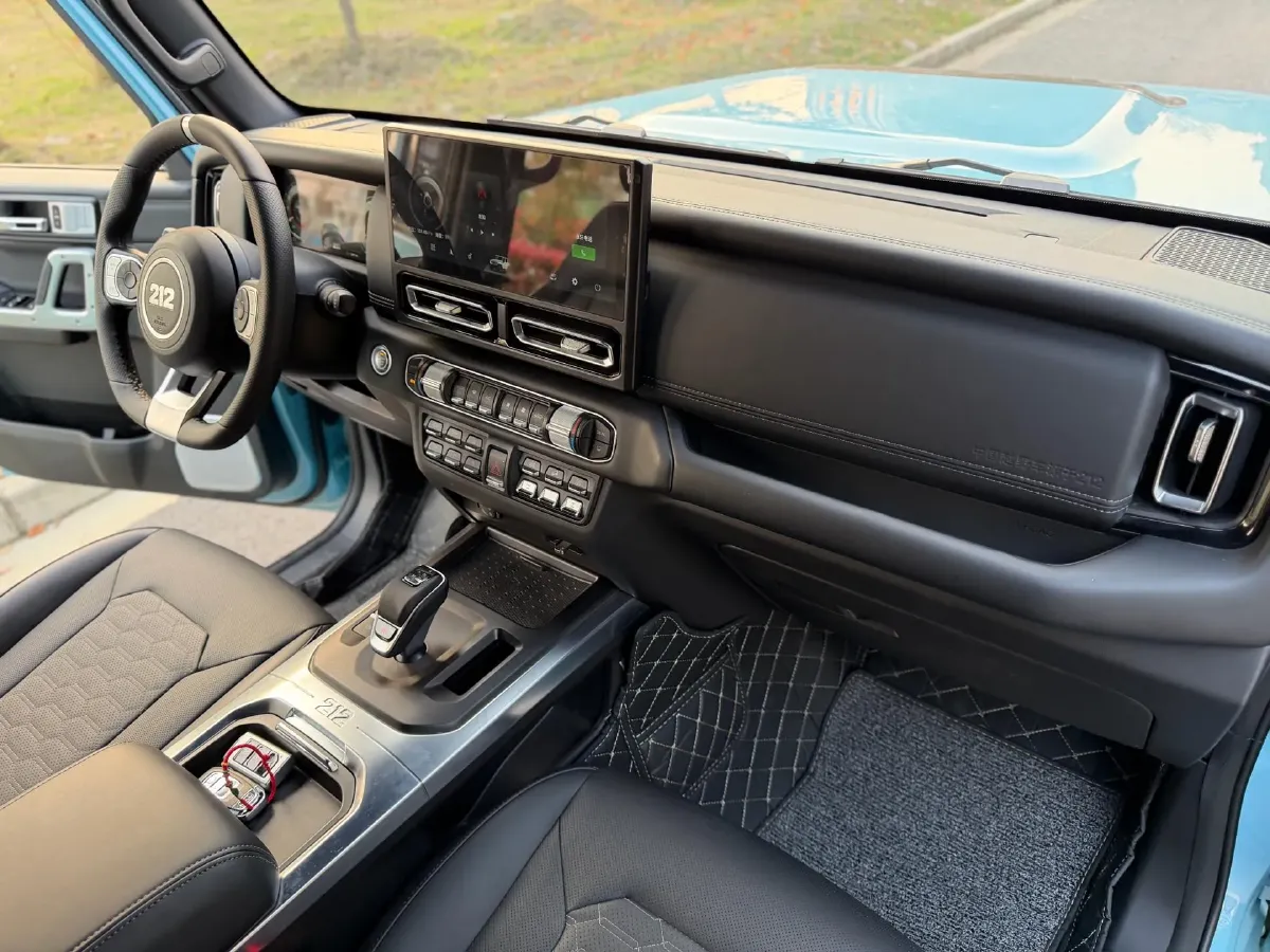 2025 212 212 T01 2.0T 252HP L4 8AT,autocango,china used car exporter,china ev exporter,chinese used car exporter,chinese used ev exporter