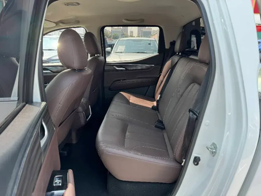 2022 Dongfeng RuiQi 7 2.3T 166HP L4 8AT,autocango,china used car exporter,china ev exporter,chinese used car exporter,chinese used ev exporter