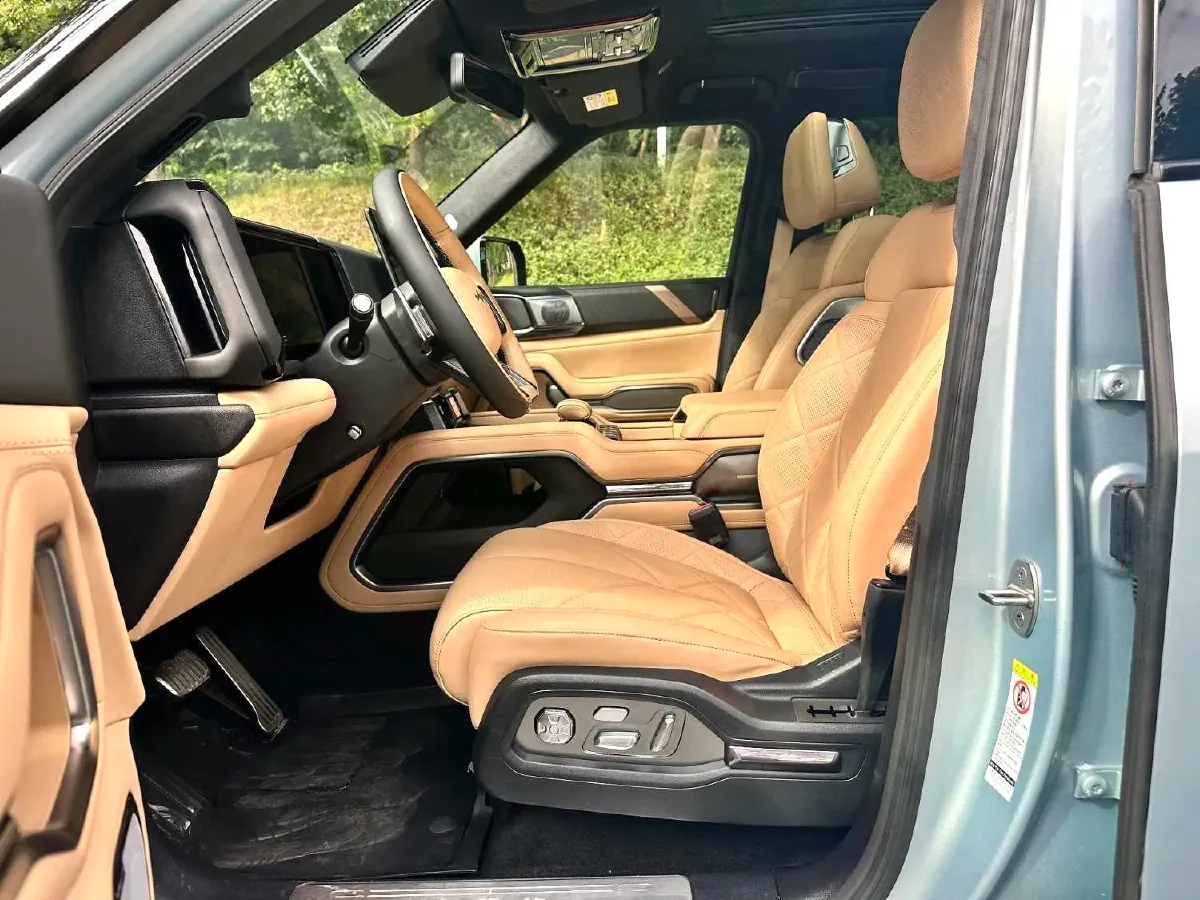 2025 FangChengBao Bao 8 2.0T 245HP L4 E-CVT PHEV 36.8KWH,autocango,china used car exporter,china ev exporter,chinese used car exporter,chinese used ev exporter