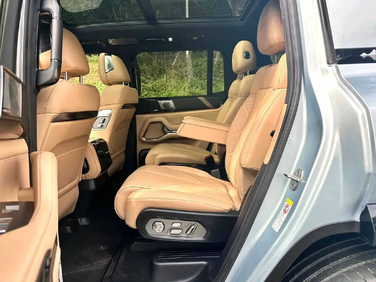 2025 FangChengBao Bao 8 2.0T 245HP L4 E-CVT PHEV 36.8KWH,autocango,china used car exporter,china ev exporter,chinese used car exporter,chinese used ev exporter