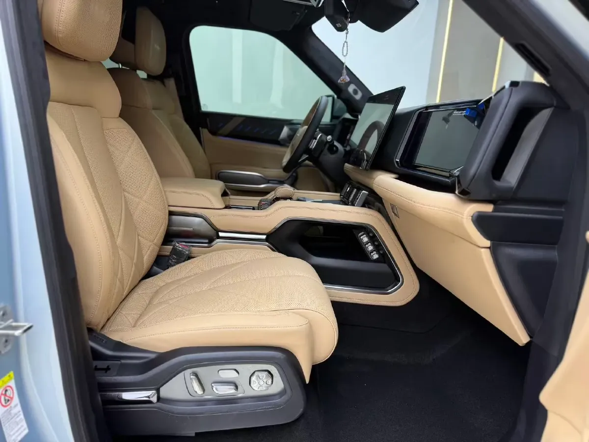 2025 FangChengBao Bao 8 2.0T 245HP L4 E-CVT PHEV 36.8KWH,autocango,china used car exporter,china ev exporter,chinese used car exporter,chinese used ev exporter