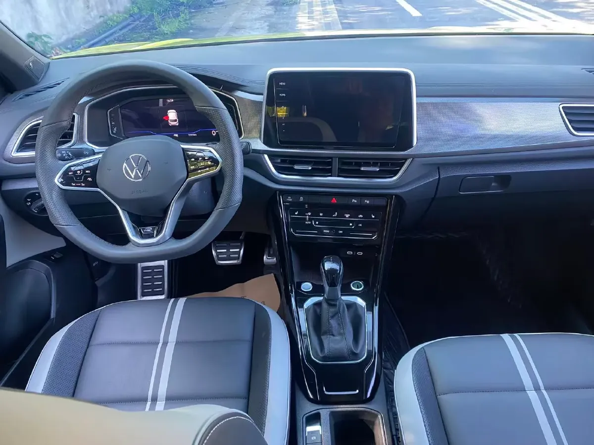 2023 Volkswagen T-Roc 1.5T 160HP L4 7DCT,autocango,china used car exporter,china ev exporter,chinese used car exporter,chinese used ev exporter