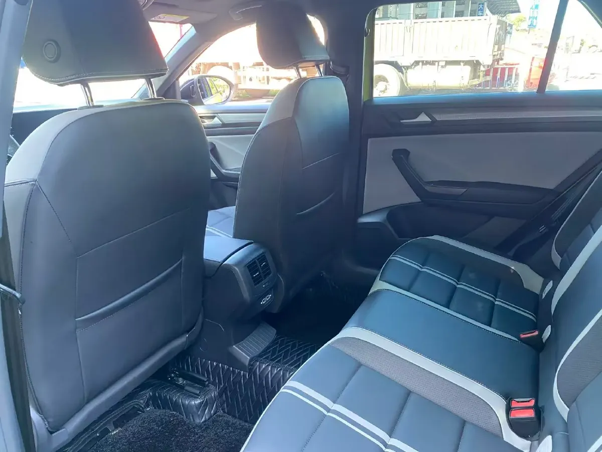 2023 Volkswagen T-Roc 1.5T 160HP L4 7DCT,autocango,china used car exporter,china ev exporter,chinese used car exporter,chinese used ev exporter