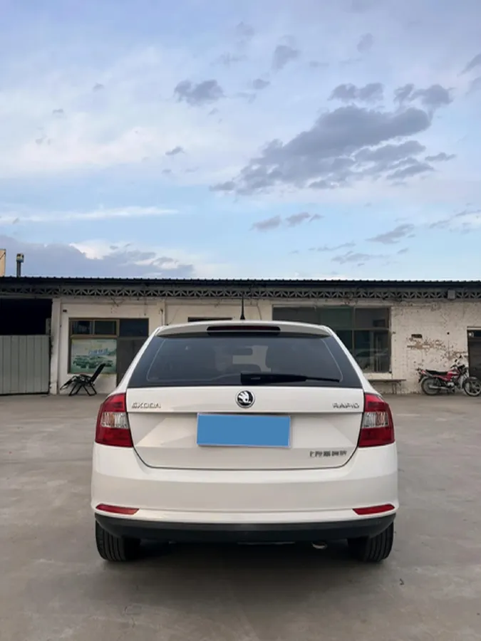2018 Skoda Rapid Spaceback 1.4L 90HP L4 5MT,autocango,china used car exporter,china ev exporter,chinese used car exporter,chinese used ev exporter