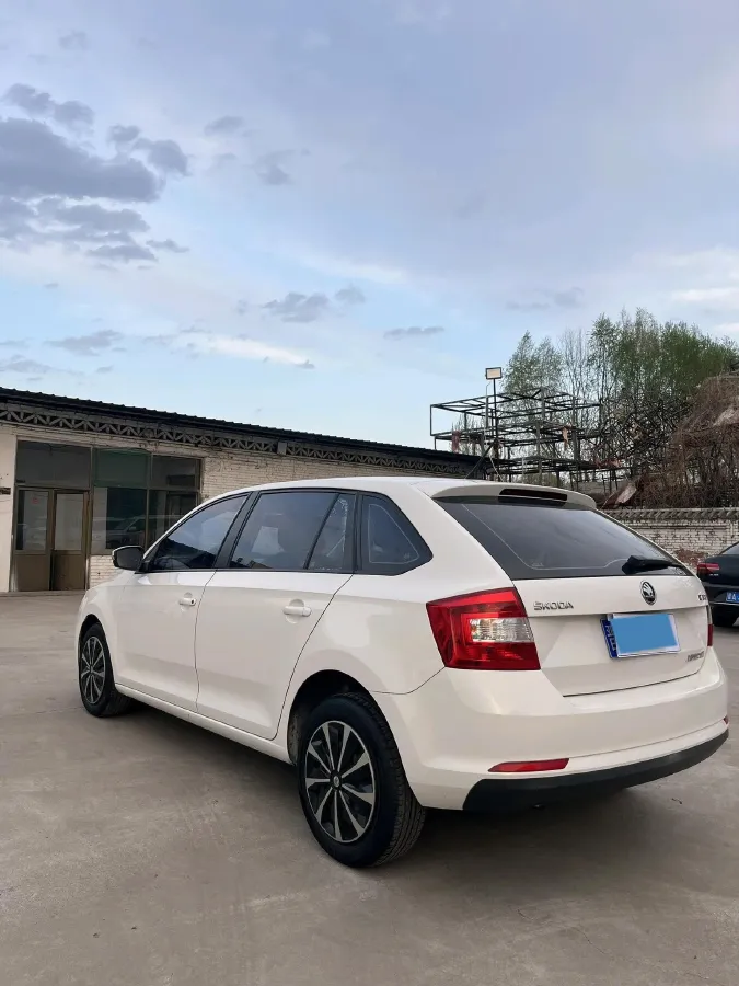 2018 Skoda Rapid Spaceback 1.4L 90HP L4 5MT,autocango,china used car exporter,china ev exporter,chinese used car exporter,chinese used ev exporter