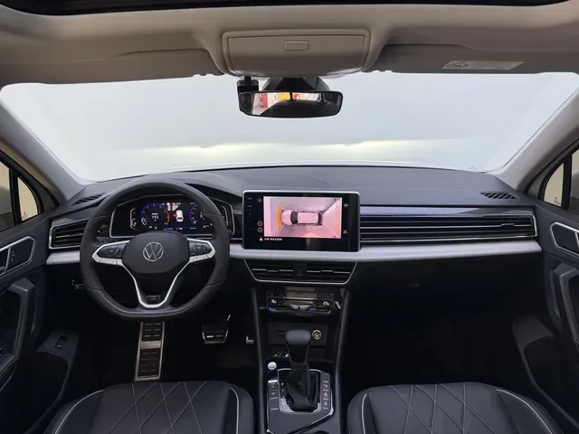 2024 Volkswagen Tiguan L 2.0T 186HP L4 7DCT,autocango,china used car exporter,china ev exporter,chinese used car exporter,chinese used ev exporter