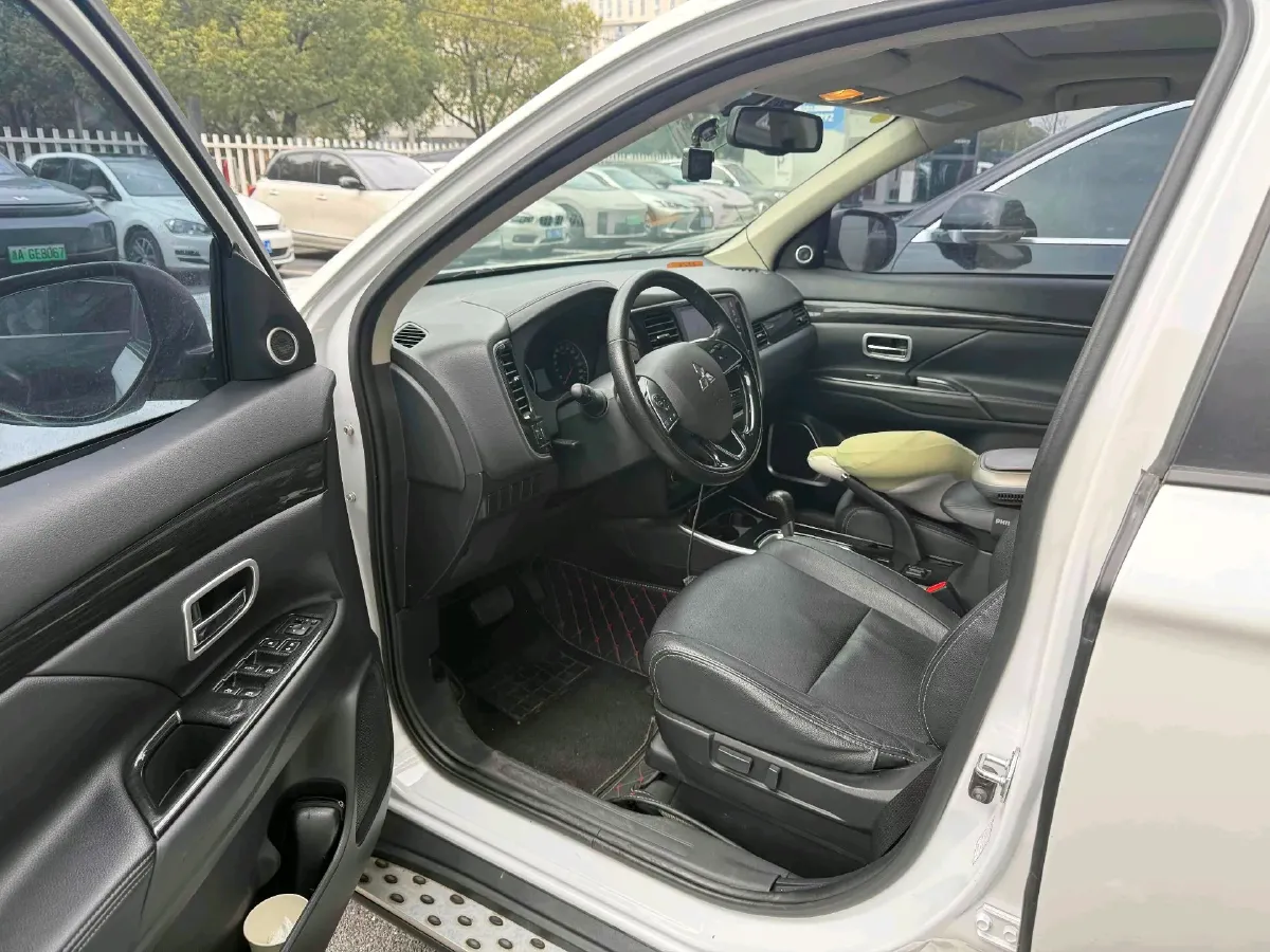 2018 Mitsubishi Outlander 2.0L 166HP L4 CVT,autocango,china used car exporter,china ev exporter,chinese used car exporter,chinese used ev exporter