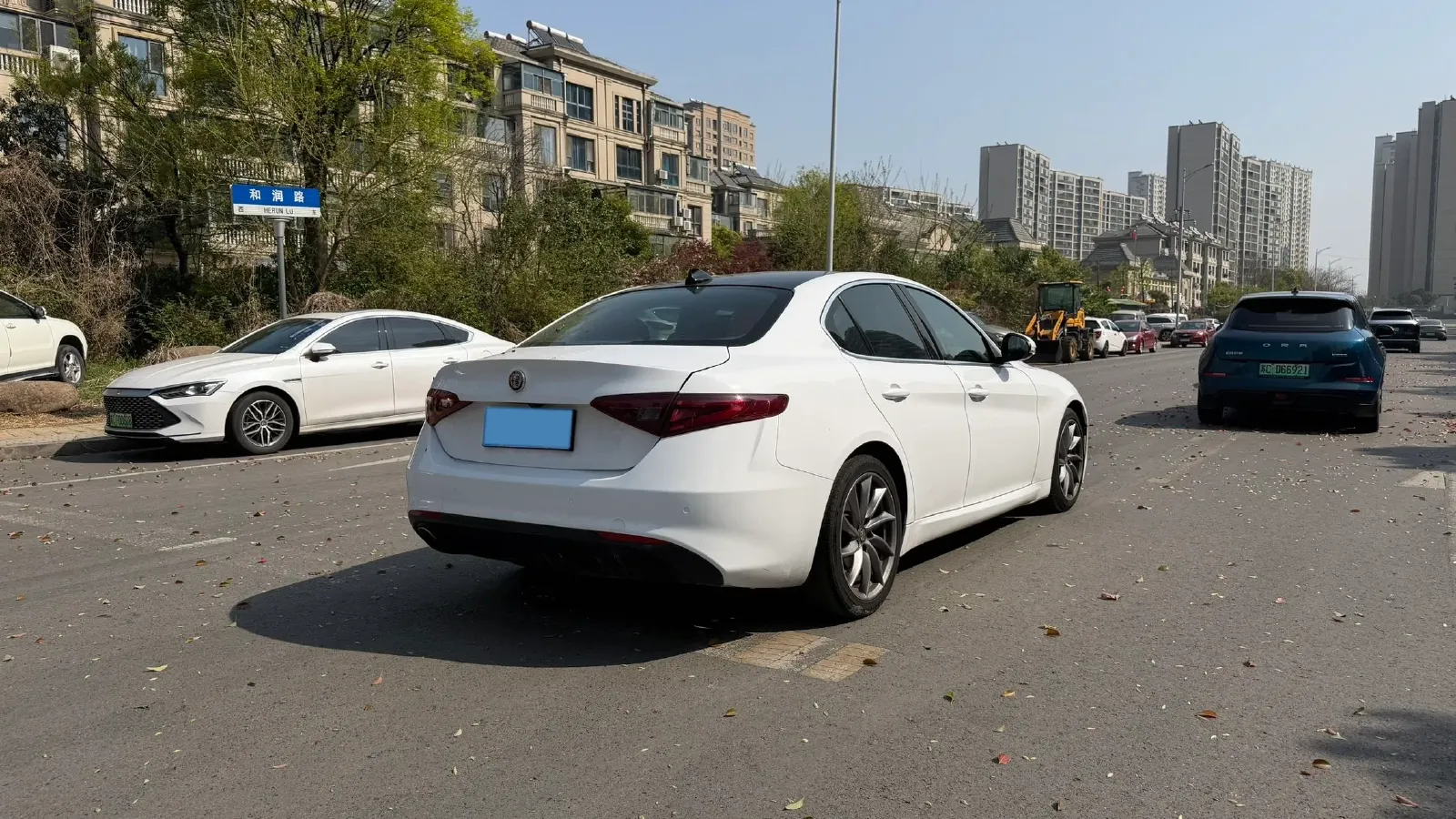 2017 Alfa Romeo Giulia 2.0T 200HP L4 8AT,autocango,china used car exporter,china ev exporter,chinese used car exporter,chinese used ev exporter