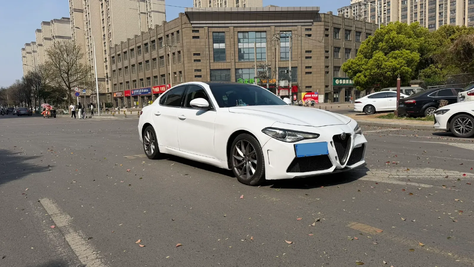 2017 Alfa Romeo Giulia 2.0T 200HP L4 8AT,autocango,china used car exporter,china ev exporter,chinese used car exporter,chinese used ev exporter