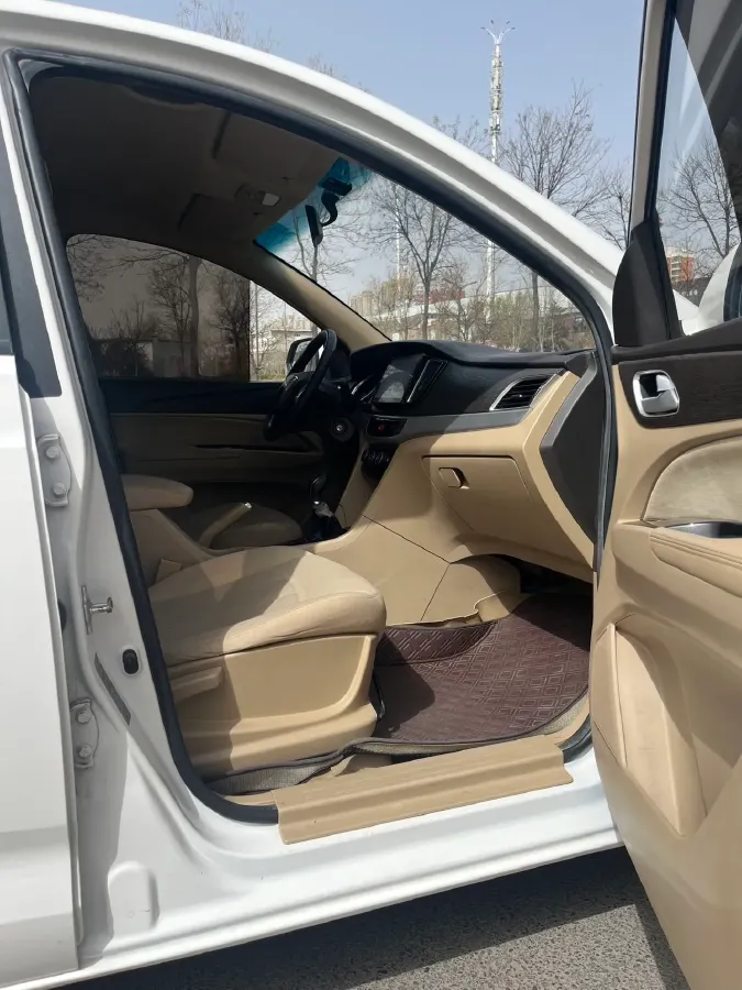 2016 BaoJun 730 1.5L 112HP L4 5MT,autocango,china used car exporter,china ev exporter,chinese used car exporter,chinese used ev exporter