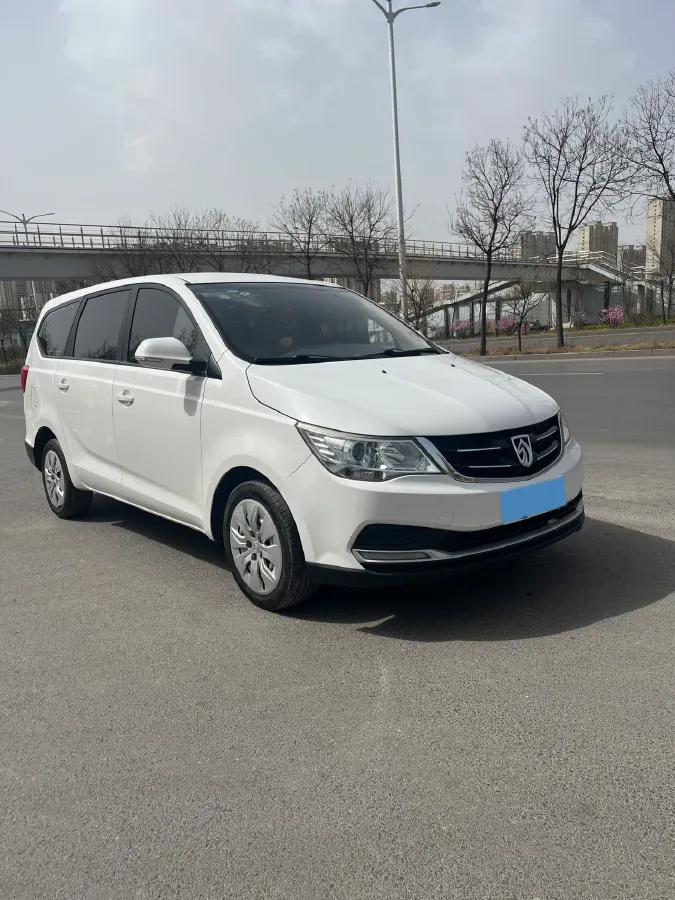 2016 BaoJun 730 1.5L 112HP L4 5MT,autocango,china used car exporter,china ev exporter,chinese used car exporter,chinese used ev exporter