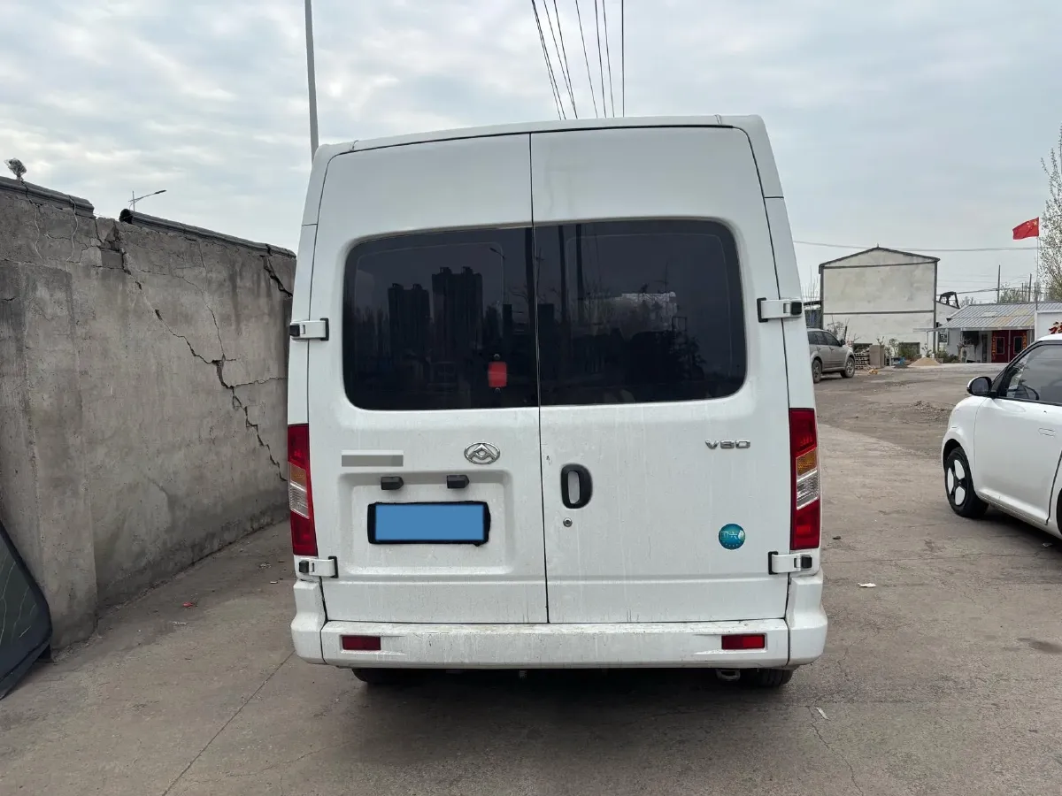 2023 MAXUS XinTu V80 2.0T 127HP L4 6MT,autocango,china used car exporter,china ev exporter,chinese used car exporter,chinese used ev exporter