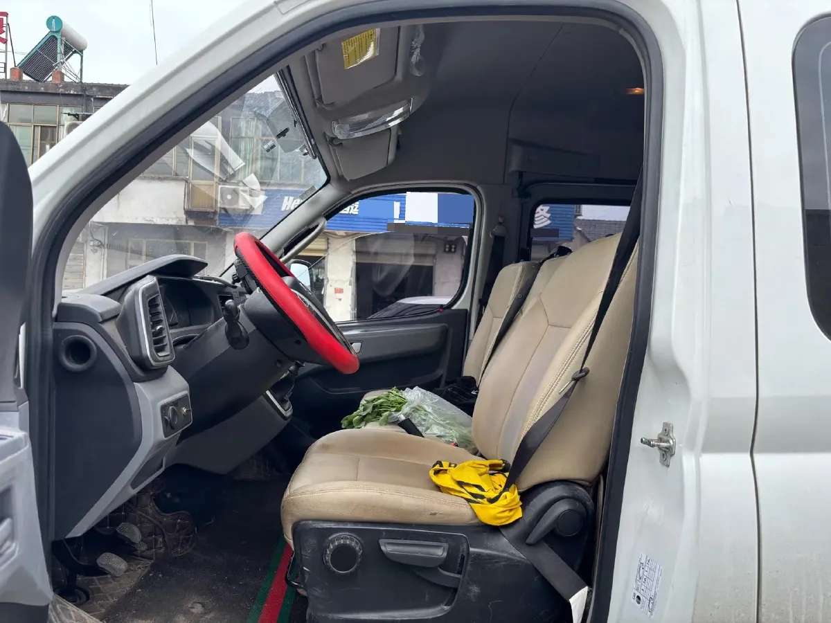 2023 MAXUS XinTu V80 2.0T 127HP L4 6MT,autocango,china used car exporter,china ev exporter,chinese used car exporter,chinese used ev exporter