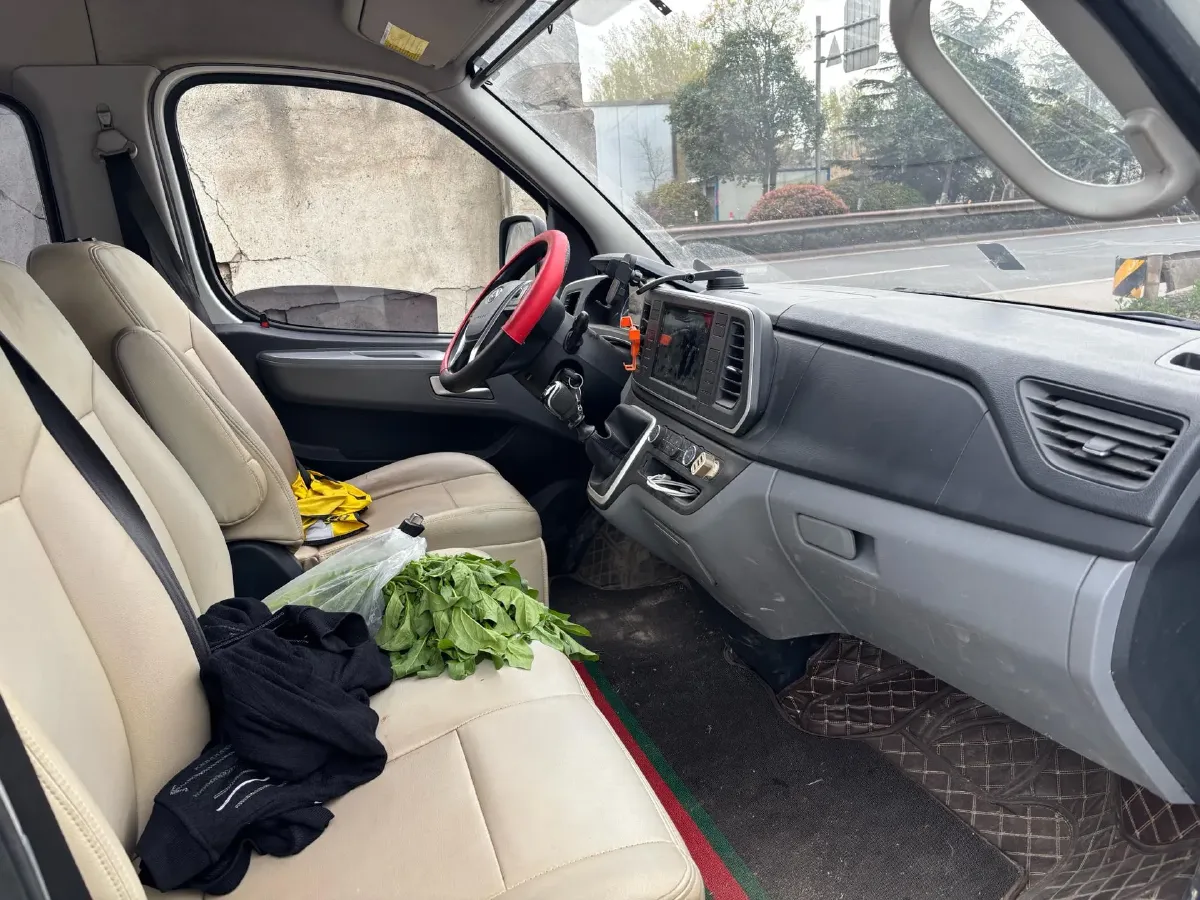 2023 MAXUS XinTu V80 2.0T 127HP L4 6MT,autocango,china used car exporter,china ev exporter,chinese used car exporter,chinese used ev exporter