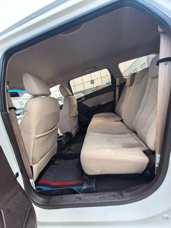 2017 BaoJun 310W 1.5L 112HP L4 6MT,autocango,china used car exporter,china ev exporter,chinese used car exporter,chinese used ev exporter