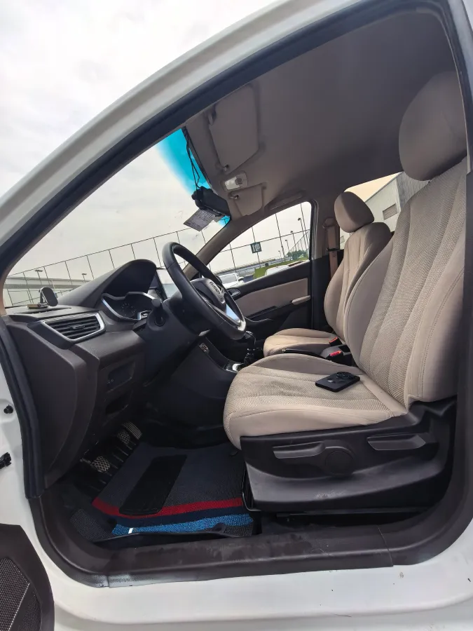 2017 BaoJun 310W 1.5L 112HP L4 6MT,autocango,china used car exporter,china ev exporter,chinese used car exporter,chinese used ev exporter