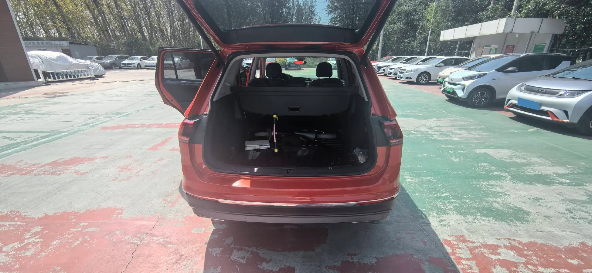 2016 Volkswagen Tiguan 2.0T 200HP L4 6AT,autocango,china used car exporter,china ev exporter,chinese used car exporter,chinese used ev exporter