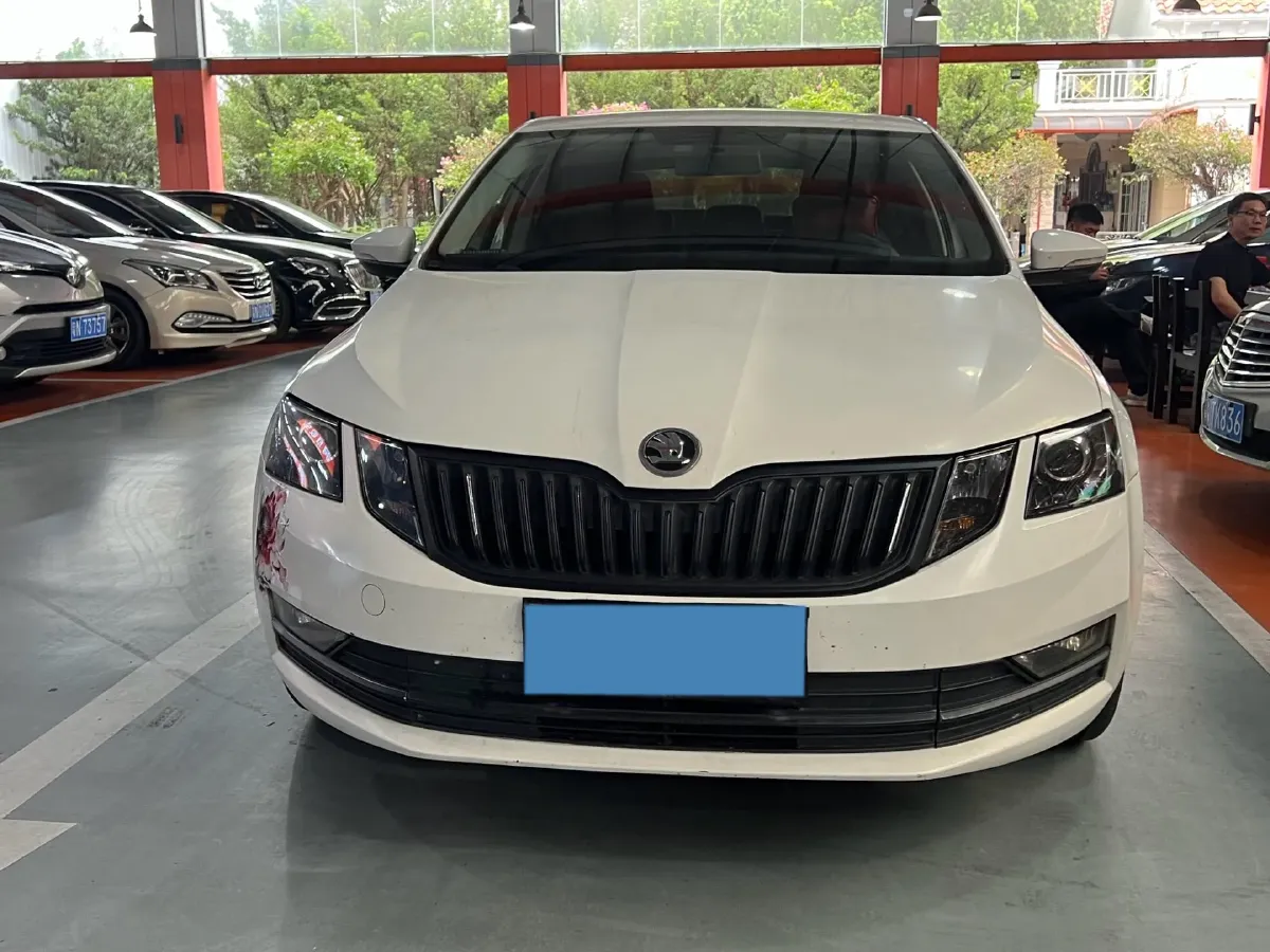 2019 Skoda Octavia 1.2T 116HP L4 7DCT,autocango,china used car exporter,china ev exporter,chinese used car exporter,chinese used ev exporter