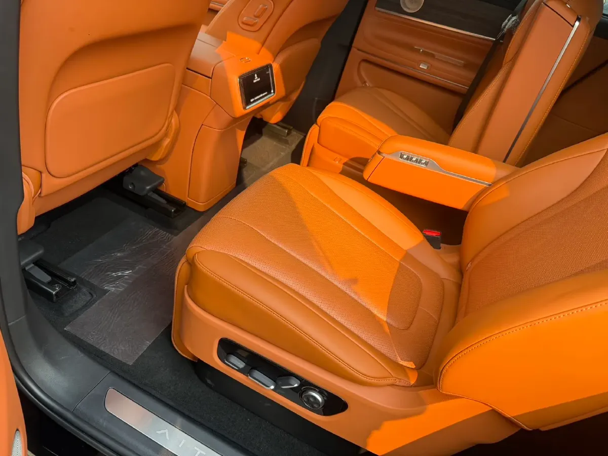 2025 AITO AITO M9 REEV 160HP REEV 52KWH,autocango,china used car exporter,china ev exporter,chinese used car exporter,chinese used ev exporter