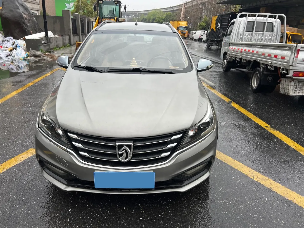 2017 BaoJun 310W 1.5L 112HP L4 6MT,autocango,china used car exporter,china ev exporter,chinese used car exporter,chinese used ev exporter
