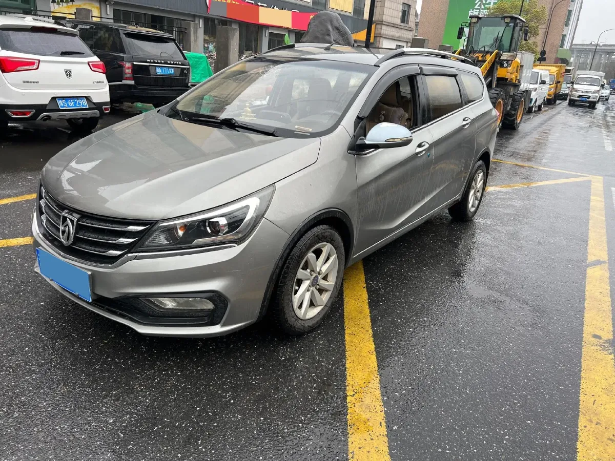 2017 BaoJun 310W 1.5L 112HP L4 6MT,autocango,china used car exporter,china ev exporter,chinese used car exporter,chinese used ev exporter