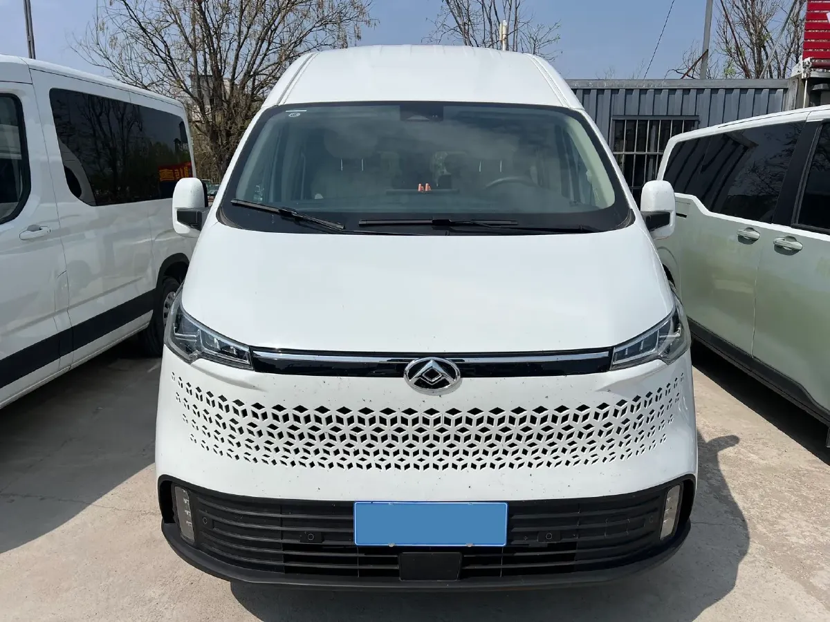 2023 MAXUS XinTu V80 2.0T 139HP L4 6AMT,autocango,china used car exporter,china ev exporter,chinese used car exporter,chinese used ev exporter