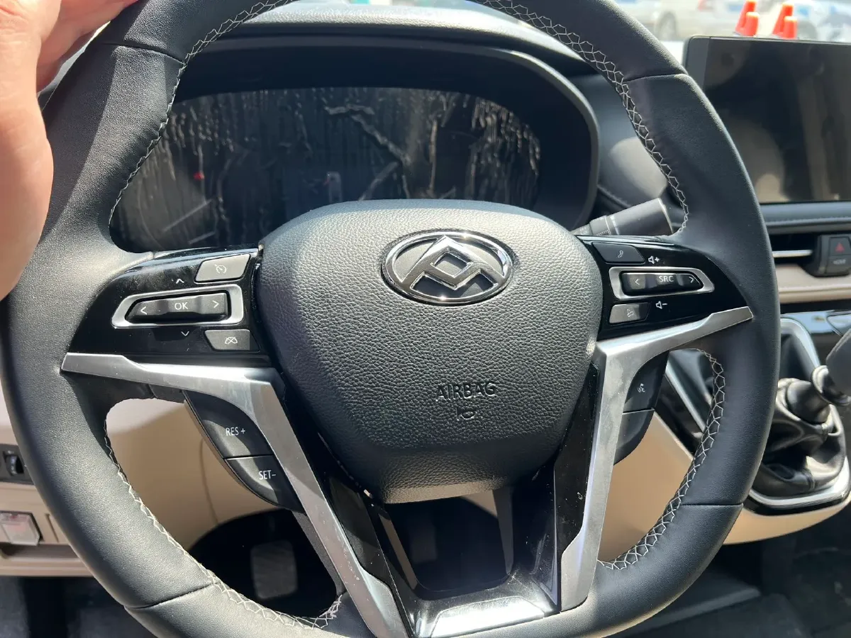 2023 MAXUS XinTu V80 2.0T 139HP L4 6AMT,autocango,china used car exporter,china ev exporter,chinese used car exporter,chinese used ev exporter