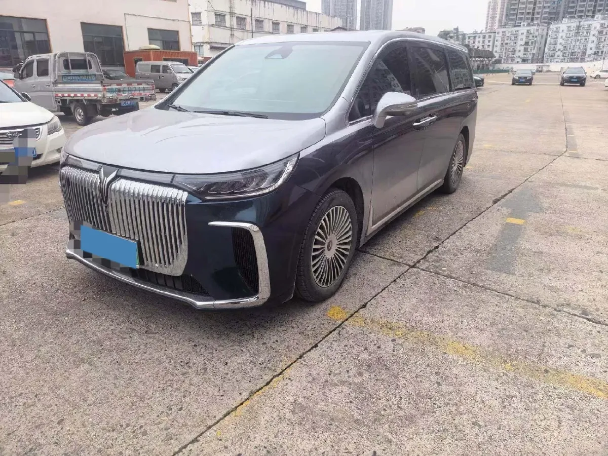 2025 Voyah Dream 1.5T 150HP L4 PHEV 41.7KWH,autocango,china used car exporter,china ev exporter,chinese used car exporter,chinese used ev exporter