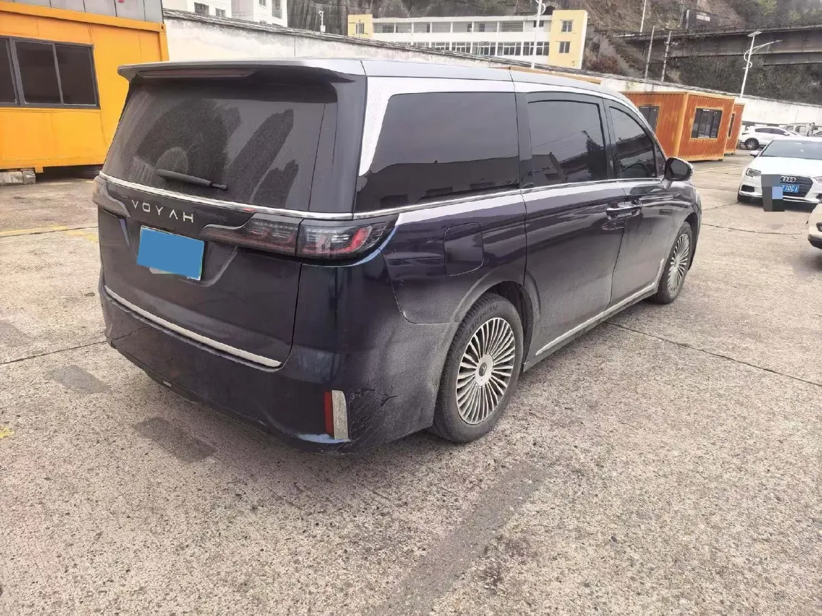 2025 Voyah Dream 1.5T 150HP L4 PHEV 41.7KWH,autocango,china used car exporter,china ev exporter,chinese used car exporter,chinese used ev exporter