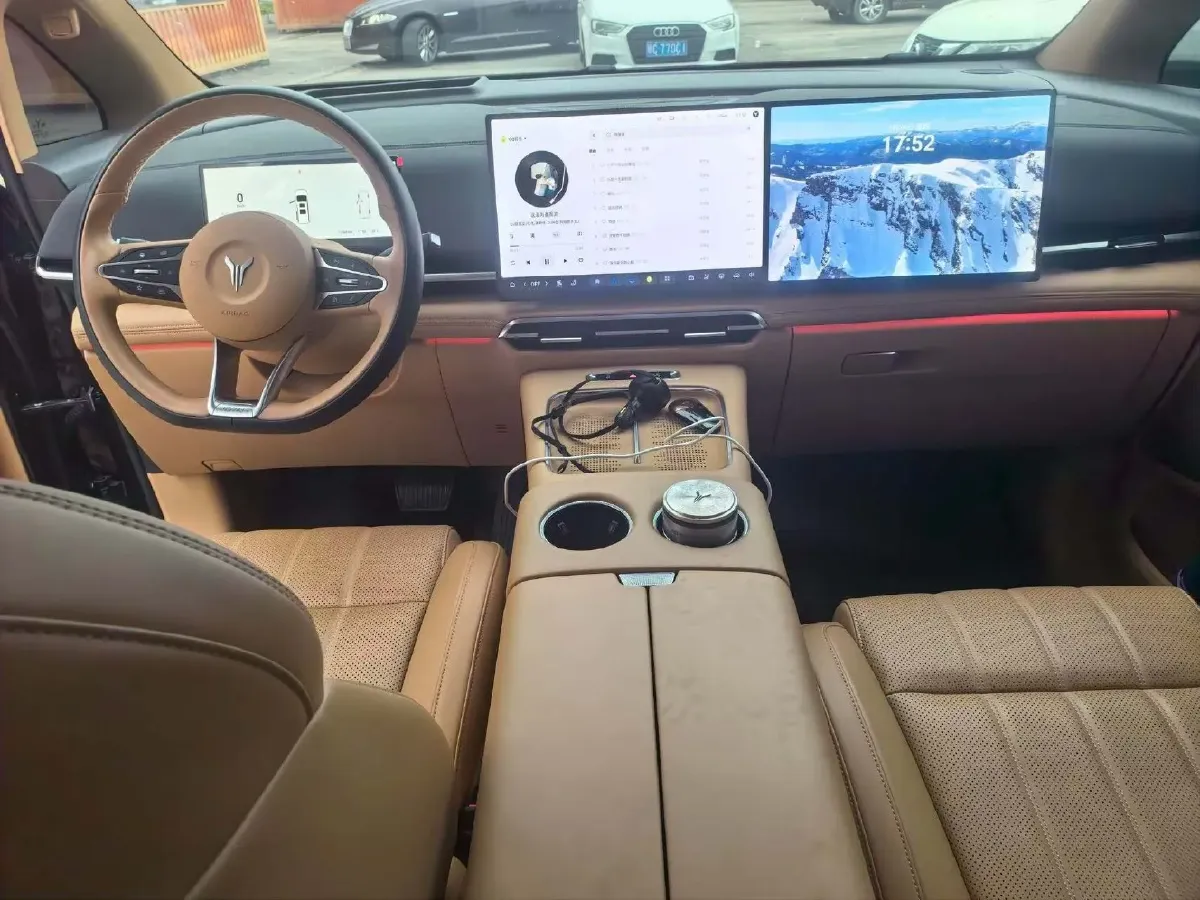 2025 Voyah Dream 1.5T 150HP L4 PHEV 41.7KWH,autocango,china used car exporter,china ev exporter,chinese used car exporter,chinese used ev exporter