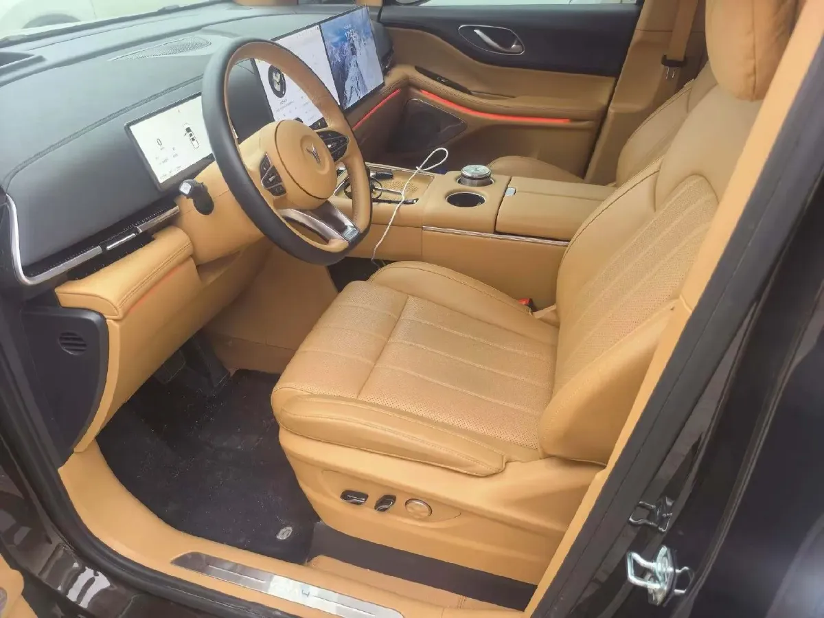 2025 Voyah Dream 1.5T 150HP L4 PHEV 41.7KWH,autocango,china used car exporter,china ev exporter,chinese used car exporter,chinese used ev exporter