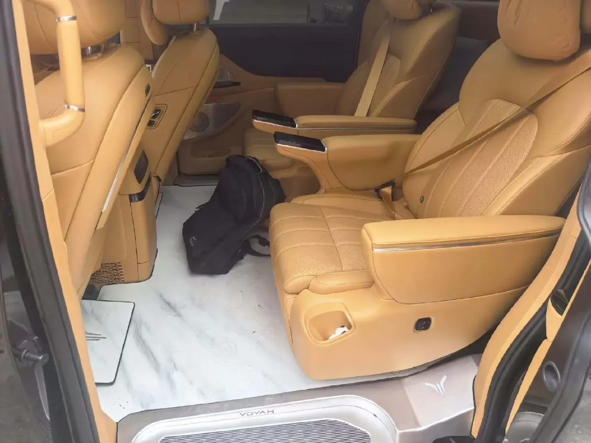 2025 Voyah Dream 1.5T 150HP L4 PHEV 41.7KWH,autocango,china used car exporter,china ev exporter,chinese used car exporter,chinese used ev exporter