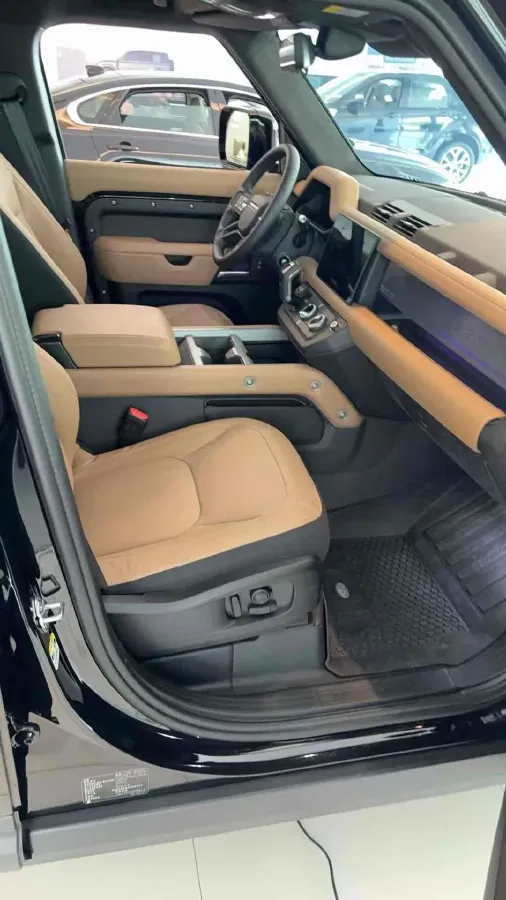 2021 Land Rover Defender 3.0T 400HP L6 8AT,autocango,china used car exporter,china ev exporter,chinese used car exporter,chinese used ev exporter