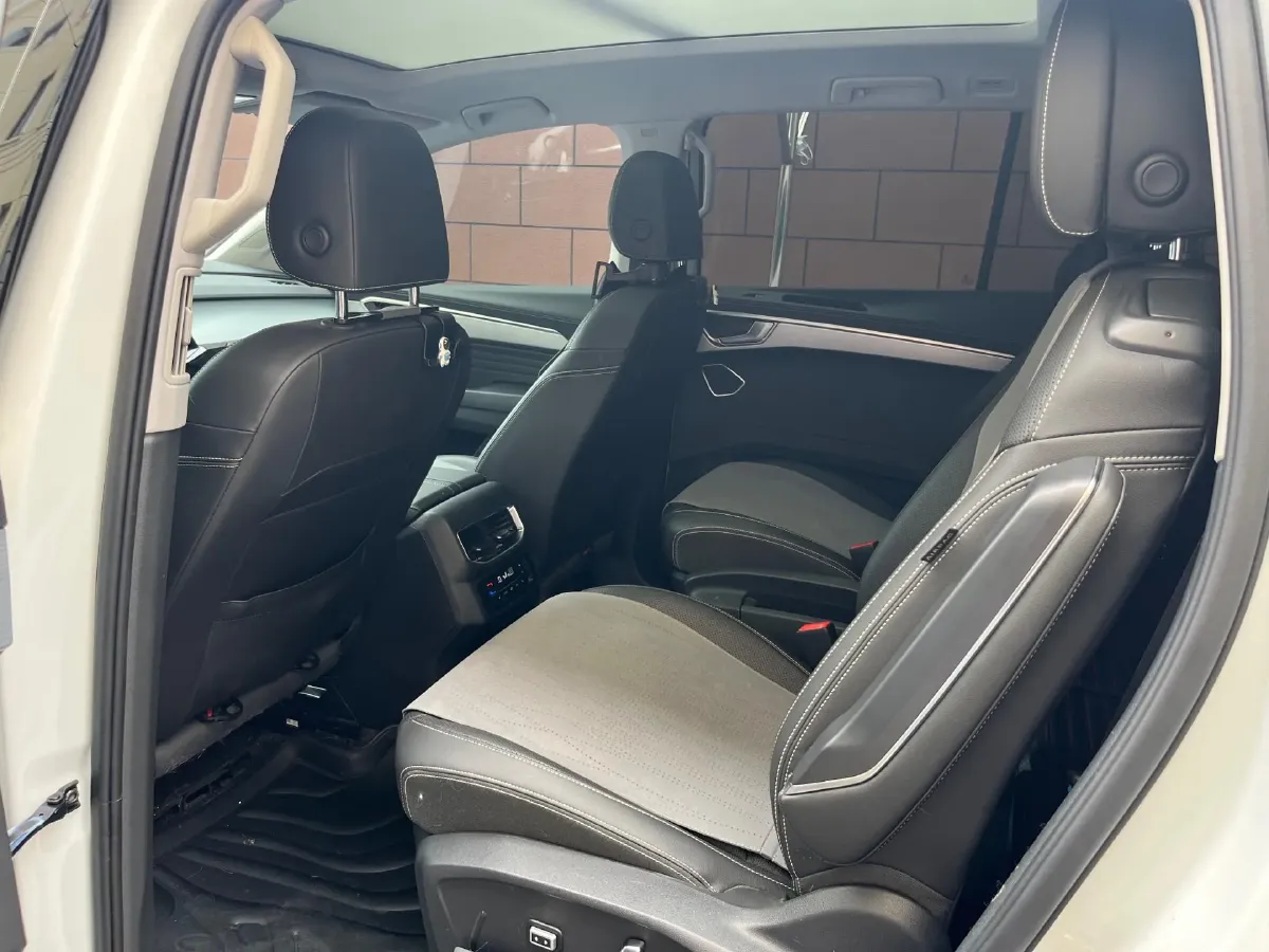 2023 Volkswagen Talagon 2.0T 220HP L4 7DCT,autocango,china used car exporter,china ev exporter,chinese used car exporter,chinese used ev exporter