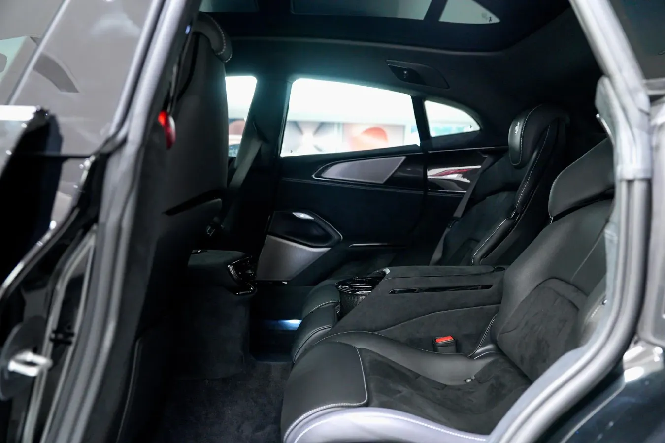 2023 Ferrari Purosangue 6.5L 725HP V12 8DCT,autocango,china used car exporter,china ev exporter,chinese used car exporter,chinese used ev exporter