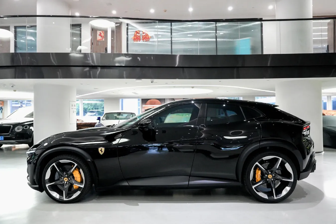 2023 Ferrari Purosangue 6.5L 725HP V12 8DCT,autocango,china used car exporter,china ev exporter,chinese used car exporter,chinese used ev exporter