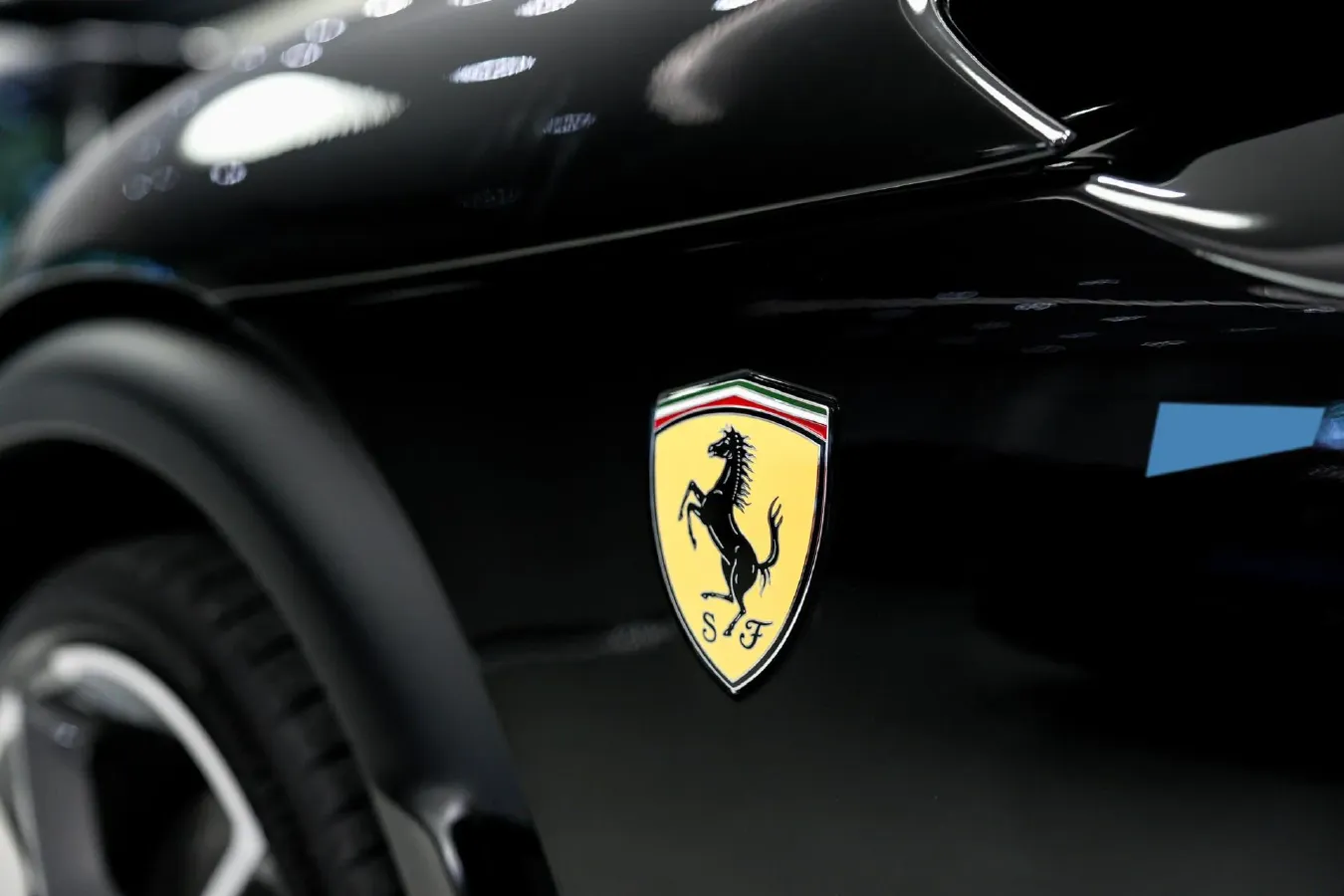 2023 Ferrari Purosangue 6.5L 725HP V12 8DCT,autocango,china used car exporter,china ev exporter,chinese used car exporter,chinese used ev exporter